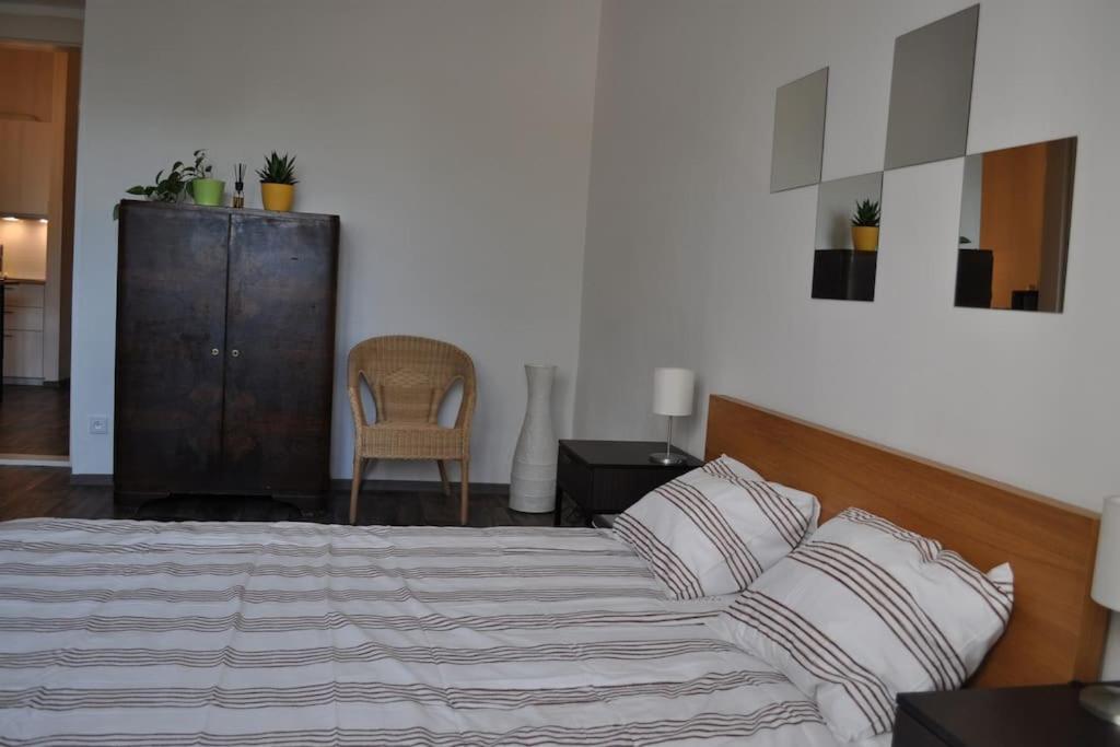 Apartment In Praha 3 Экстерьер фото